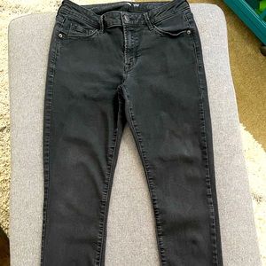 Black skinny jean